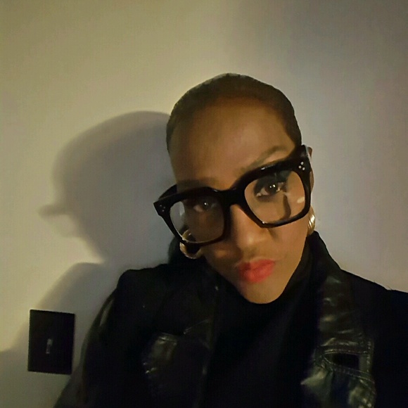 Meet your Posher, Beverly - Picture 1 of 1